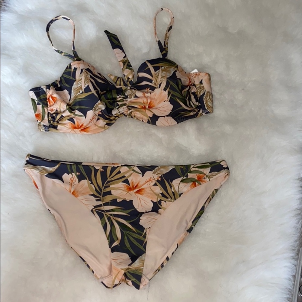 Beautiful H&M bathing suit!